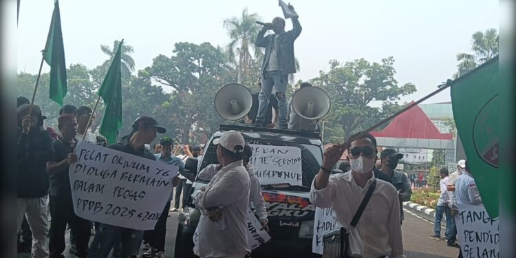 Dugaan Adanya Permintaan Sejumlah Uang di SMA Negeri 1 Palembang, HIMKA Sumsel Geruduk Kantor Gubernur