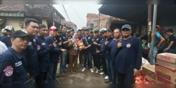 Erwin King, Ketua Umum Solidaritas Serigala Indonesia, Turun Langsung Salurkan Bantuan Musibah Kebakaran