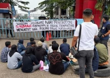 IPTD (IKATAN PEMUDA TERATAI DUMAI) GELAR AKSI DEMO DI PINTU GATE II PT. PELINDO 1 CABANG DUMAI
