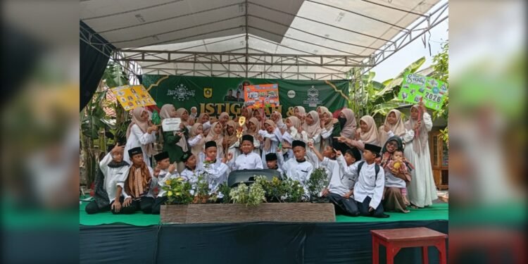 Ribuan Santri dan Warga Meriahkan Kirab Hari Santri Nasional di Kelapa Nunggal Bogor