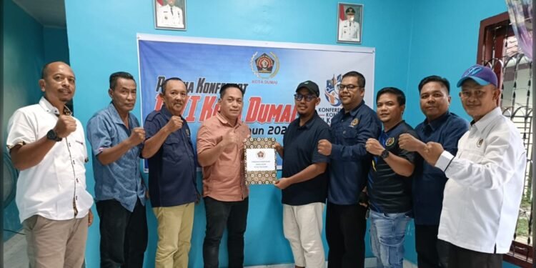 Konferkot PWI Dumai Oktober 2026, Bambang Prayetno Ambil Formulir Pendaftaran