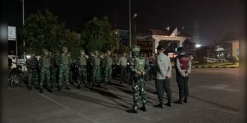 Yonif TP 908/Pertaki Bersama TNI-Polri Gelar Patroli Malam, Jaga Kamtibmas di Kabupaten Dairi